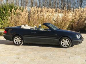 Imagen 15/50 de Mercedes-Benz CLK 230 Kompressor (2002)