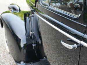 Image 42/50 of Oldsmobile F-Series Business Coupe (1938)