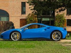 Imagen 4/50 de Ferrari 488 GTB (2017)