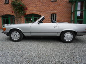 Image 2/23 of Mercedes-Benz 280 SL (1983)