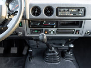 Image 90/100 of Toyota Land Cruiser HJ61 GX (1987)
