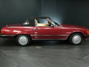 Bild 7/30 von Mercedes-Benz 560 SL (1989)