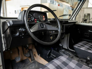 Immagine 15/41 di Mercedes-Benz 300 GD (LWB) (1981)