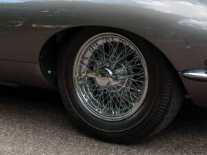 Image 8/21 of Jaguar E-Type 4.2 (1965)