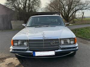 Image 2/9 de Mercedes-Benz 350 SE (1976)