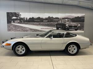 Image 10/22 of Ferrari 365 GTB&#x2F;4 Daytona (1973)