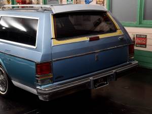 Image 5/21 of Oldsmobile Custom Cruiser (1989)