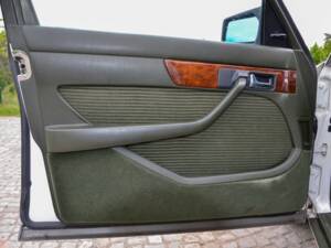 Bild 15/21 von Mercedes-Benz 280 SE (1985)