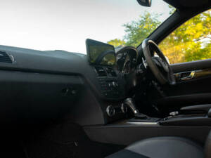 Immagine 2/50 di Mercedes-Benz C 63 AMG T (2009)