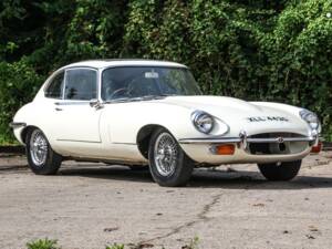 Image 1/33 of Jaguar E-Type (2+2) (1968)