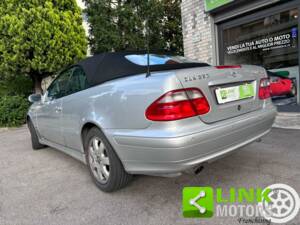 Immagine 9/10 di Mercedes-Benz CLK 320 (2000)