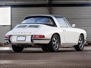 Image 2/26 of Porsche 911 2.0 S (1968)