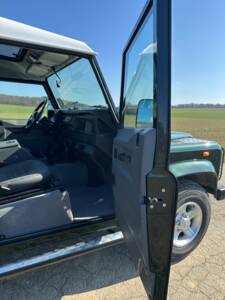 Bild 10/47 von Land Rover Defender 110 Td5 (2000)