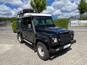 Image 7/93 of Land Rover Defender 110 (2014)