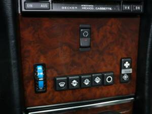 Image 15/30 of Mercedes-Benz 560 SL (1987)