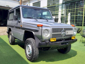 Image 7/55 of Mercedes-Benz 200 GE (SWB) (1990)