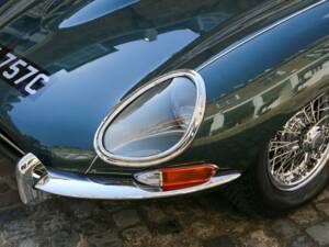 Immagine 14/50 di Jaguar E-Type 4.2 (1965)