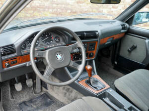 Afbeelding 3/50 van BMW 323i (1986)