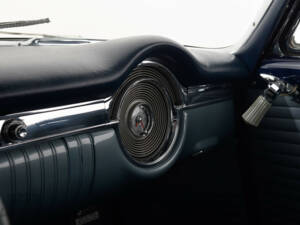 Image 32/48 of Oldsmobile 98 Coupe (1953)