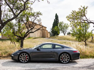 Image 40/50 of Porsche 911 Carrera 4S (2013)