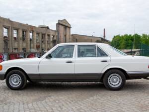 Bild 2/21 von Mercedes-Benz 280 SE (1985)