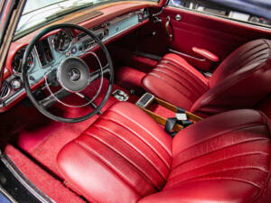 Image 2/24 of Mercedes-Benz 230 SL (1966)