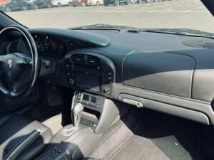 Image 15/39 of Porsche 911 Carrera 4S (2002)