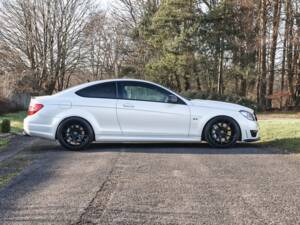 Imagen 24/40 de Mercedes-Benz C 63 AMG (2013)