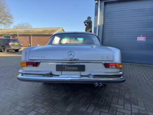 Image 6/21 de Mercedes-Benz 280 SE 3,5 (1970)