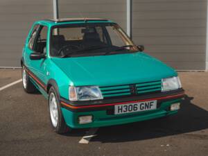 Bild 11/50 von Peugeot 205 GTi 1.9 (1991)