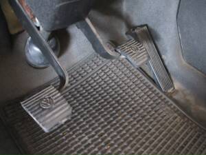 Image 14/40 of Volkswagen T3 Caravelle 2.0 (1987)