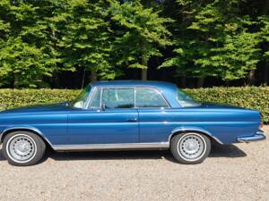Immagine 2/17 di Mercedes-Benz 280 SE 3,5 (1971)