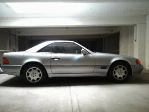 Image 21/25 of Mercedes-Benz SL 280 (1995)