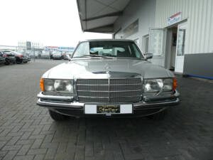 Image 2/28 de Mercedes-Benz 350 SEL (1978)