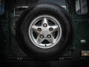 Image 8/41 of Land Rover Defender 90 (1995)