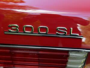 Image 37/50 of Mercedes-Benz 300 SL (1988)