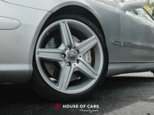 Image 16/47 of Mercedes-Benz CLK 55 AMG (2004)