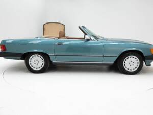 Image 9/15 of Mercedes-Benz 560 SL (1987)