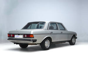 Image 7/25 of Mercedes-Benz 300 D (1985)