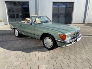 Afbeelding 14/31 van Mercedes-Benz 500 SL (1987)