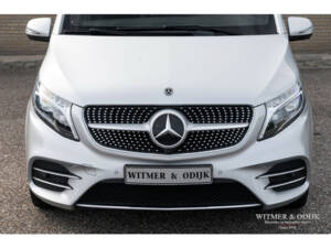 Image 19/28 of Mercedes-Benz V 300 d (2020)