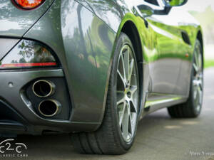 Image 59/85 de Ferrari California (2010)