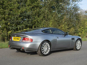 Image 4/38 of Aston Martin V12 Vanquish (2003)