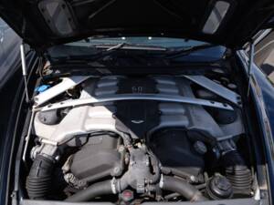 Bild 28/31 von Aston Martin DB 9 Volante (2006)