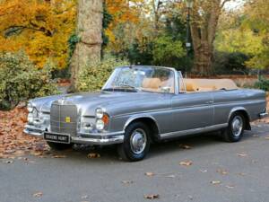 Image 37/50 of Mercedes-Benz 220 SE Cabriolet (1966)