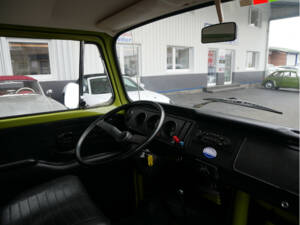 Immagine 10/21 di Volkswagen T2b Deluxe (1975)