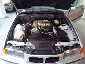 Bild 15/17 von BMW 318i (1996)