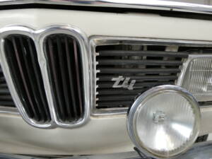 Image 2/43 of BMW 2000 tii (1971)