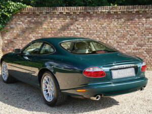 Image 2/50 of Jaguar XKR (2001)