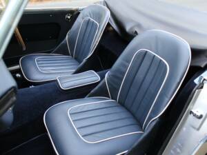 Bild 13/16 von Austin-Healey 100&#x2F;6 (BN4) (1958)